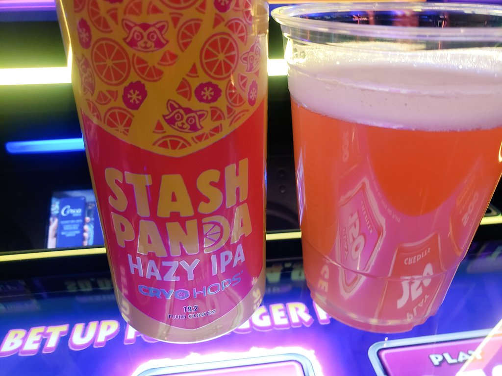 OOOPS, I DID IT AGAIN? When I landed at the @thecalcasino Sports Lounge on Friday, the @HopValley Stash Panda Hazy IPA keg was brand new. Last night, watching the Leafs-Bruins game, I tapped it out. At $4 a glass, it's the best deal on Fremont. Did I drink the whole keg? Maybe 😉