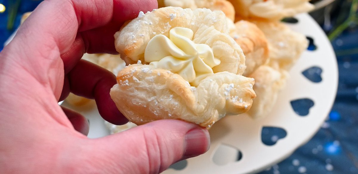 What's Your ACOTAR Court? Puff Pastry Truth Teller Treats thetiptoefairy.com/whats-your-aco… #romancebooks #acotar #dessert