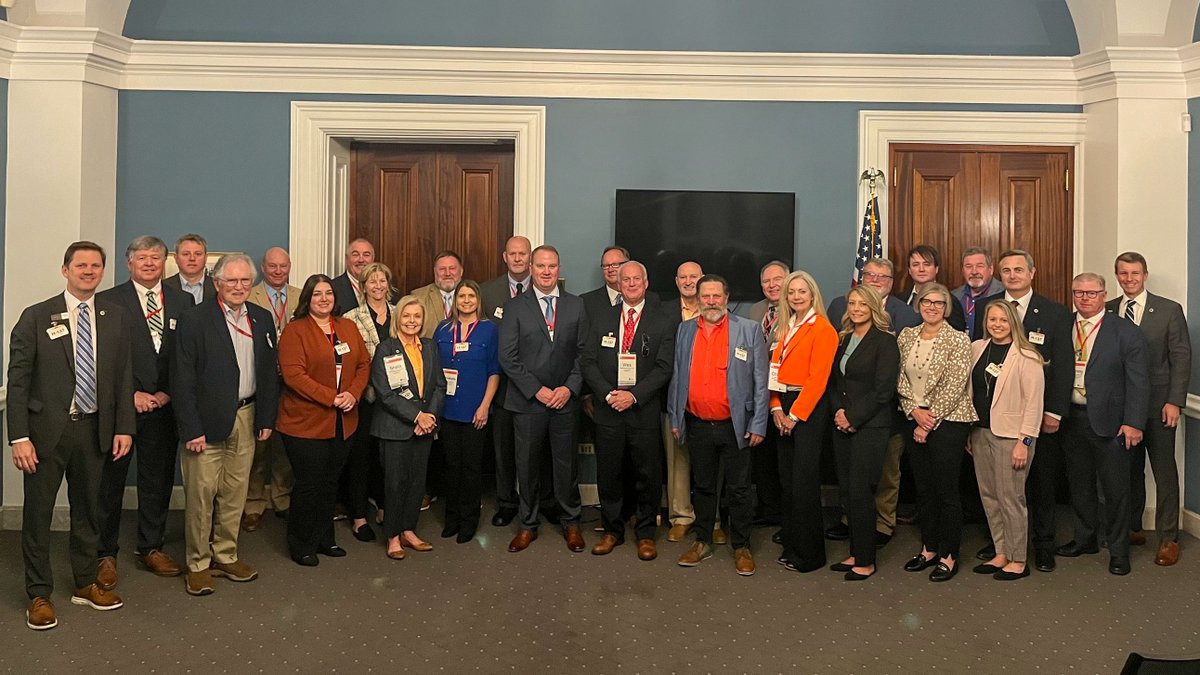 TNELECTRIC's tweet photo. Electric co-op leaders from across the state are in Washington, D.C., this week to meet with staff of the Tennessee congressional delegation. Energy reliability is important to Tennessee, and smart policies are required to meet increasing demand. #CoopsOnTheHill #CoopsConnect https://t.co/BOvtR4HmkZ