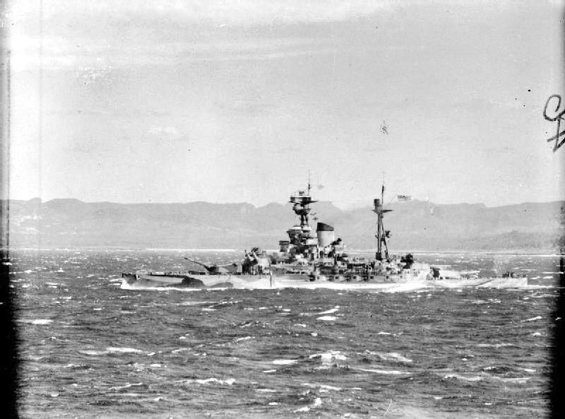 Battleships BB #HMSRamillies 07 (1917-1948) Revenge Class 📷 #WW2 May-November 1942 #OperationIronclade Near #DiegoSuarez #Madagascar from CL #HMSHermione Dido Class @RoyalNavy 🇬🇧