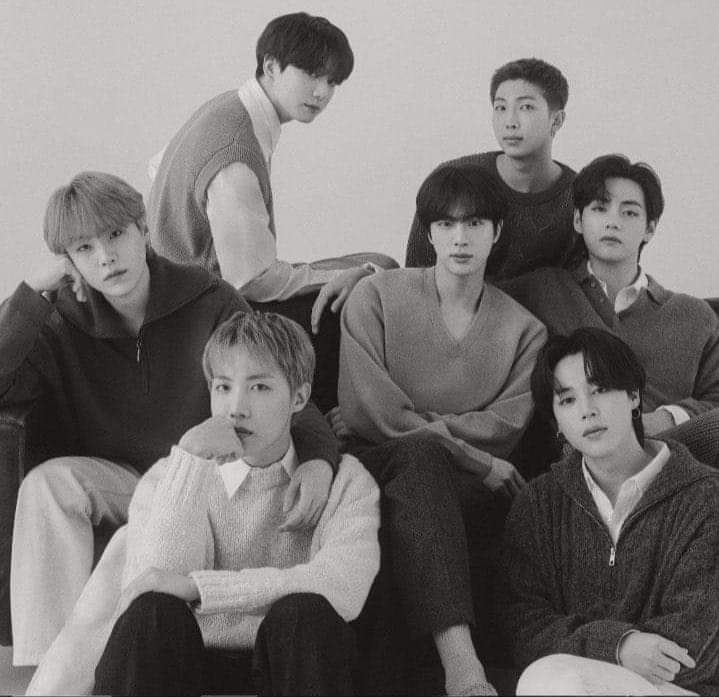 HtarSaung's tweet photo. BTS IS 7
BTS BTS BTS
BTS THE BEST 
FOREVER WITH BTS
BTS PAVED THE WAY
ALL BEHIND YOU BTS
BTS OUR FOREVER ARTIST
WE’LL BE HERE TO STAY BTS

#BTSXARMYFOREVER 
#anpanmanforbts https://t.co/5MUSWWOe2Q