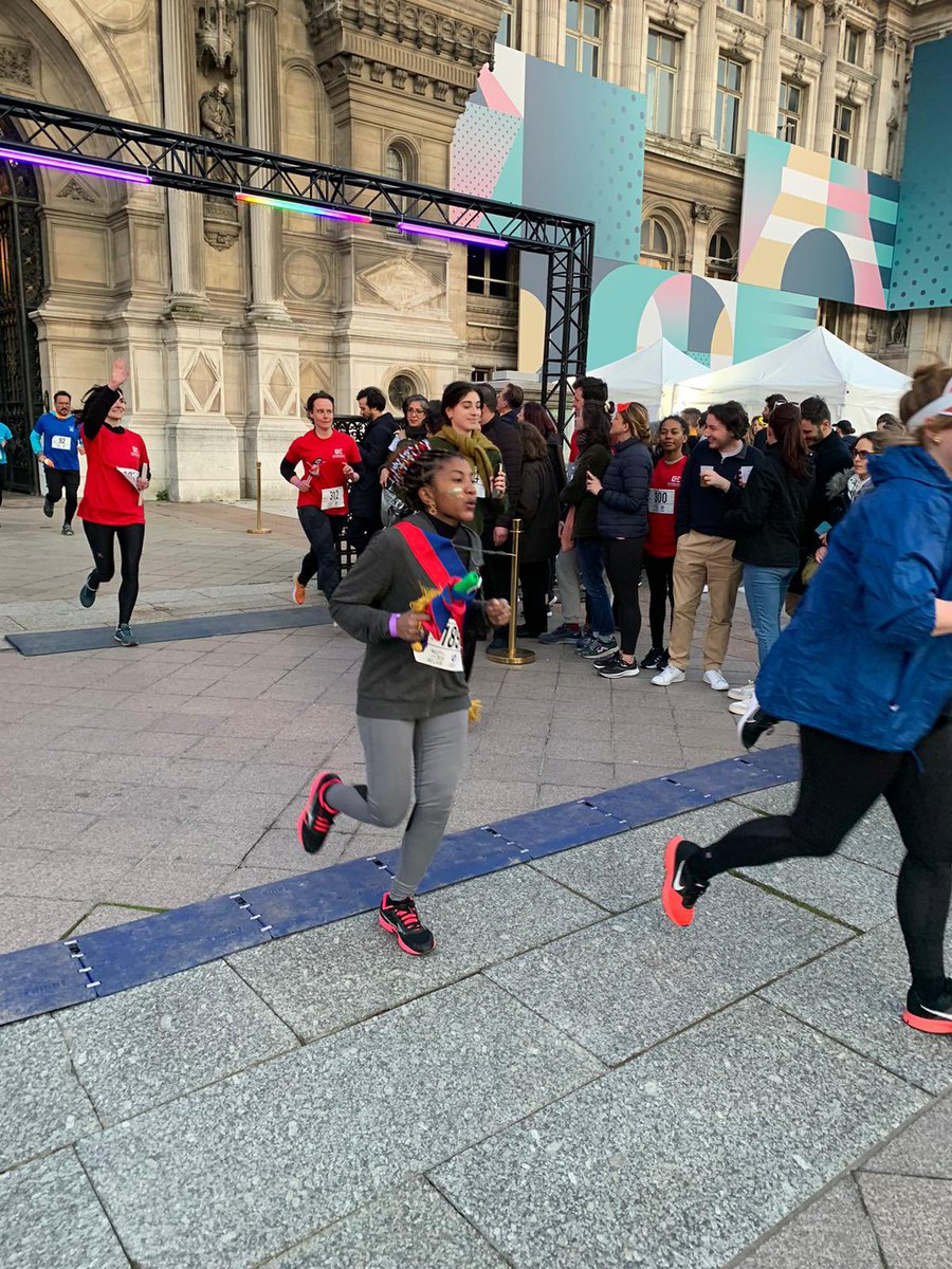 Ce soir on court contre les violences faites aux femmes ✊
#nuitdesrelais #equipe189 @Fondationfemmes