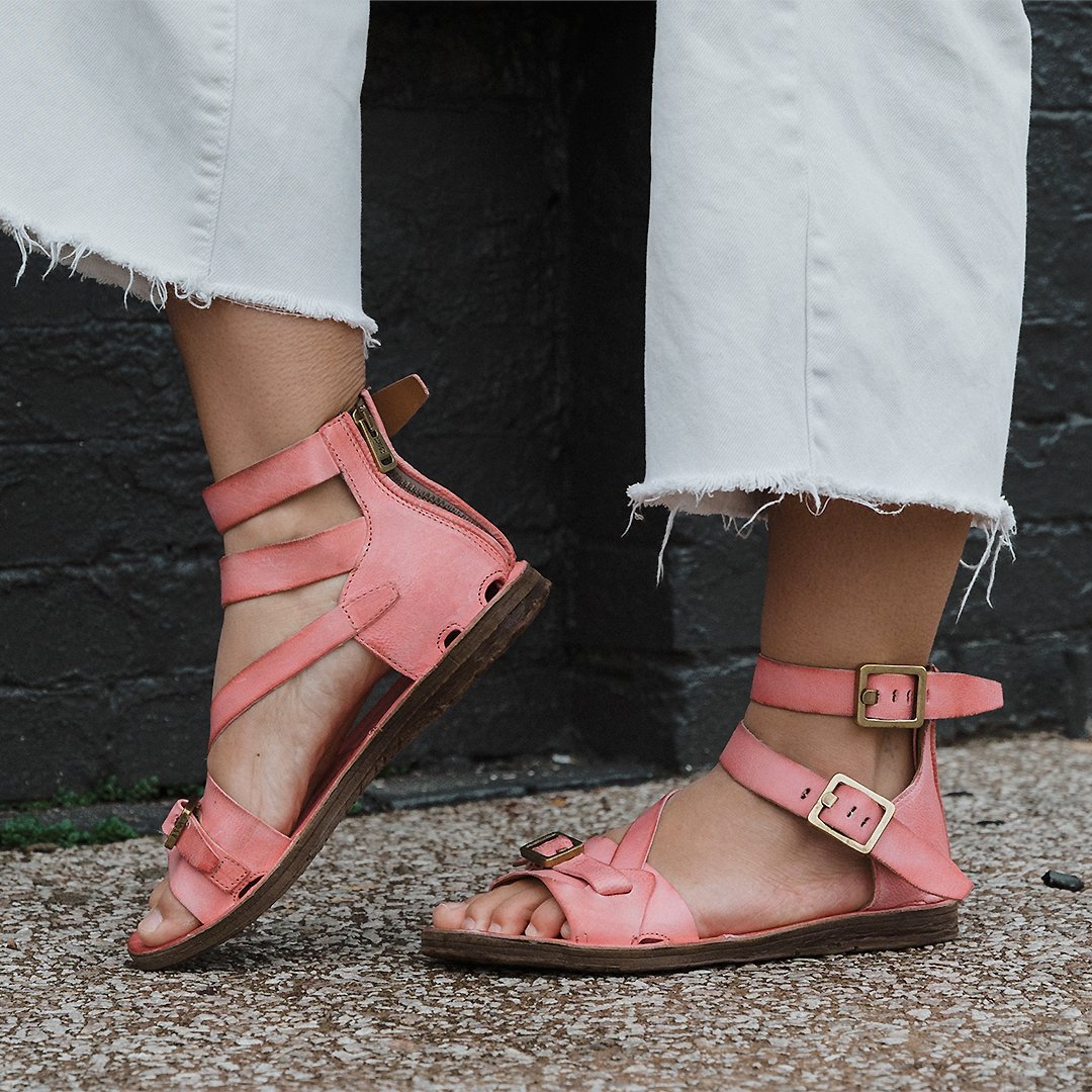 Make a bold style statement this spring in the Reynolds Sandal! 🖤 #as98 #reynolds113953 as98.net/reynolds.html?…