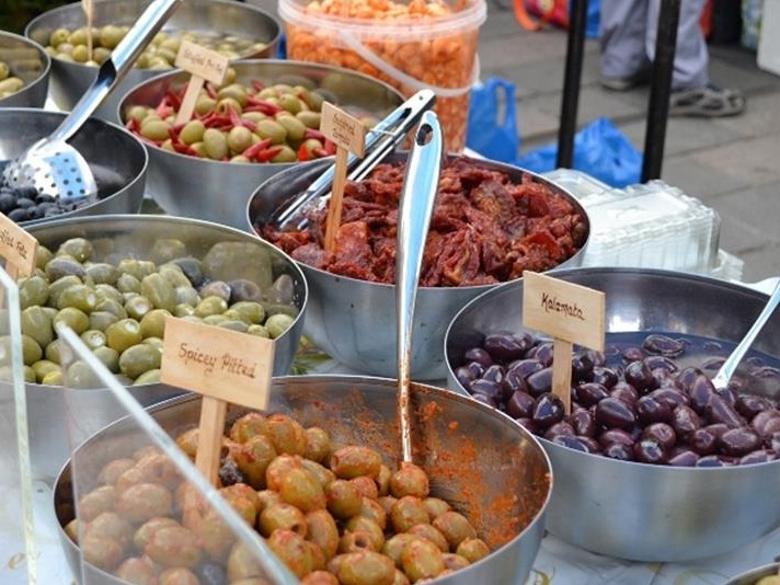 🔔 First Thursday of each month: 🛍️Visit Durham Food Producers' and Crafters' Market. Tickle your tastebuds with locally-produced food, condiments and drink from across the region. 📍Durham Market Place ▶️ lnk.bio/s/TCCfood #DurhamCultureCounty #foodevent @DurhamMarkets