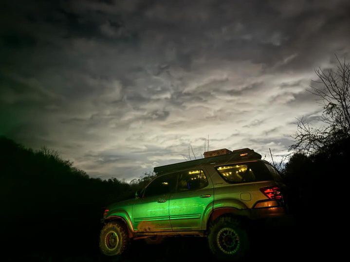 Are you on team:  🌅 Day light exploring Or  🌙 Night time wheeling? Drop an emoji in the comments and let us know! 📸 @jimsmola  #NexenRacing #Nexen #NexenTires #OffRoading #BackCountry #RoadianMTX #OffRoadTires #Toyota #4Runner