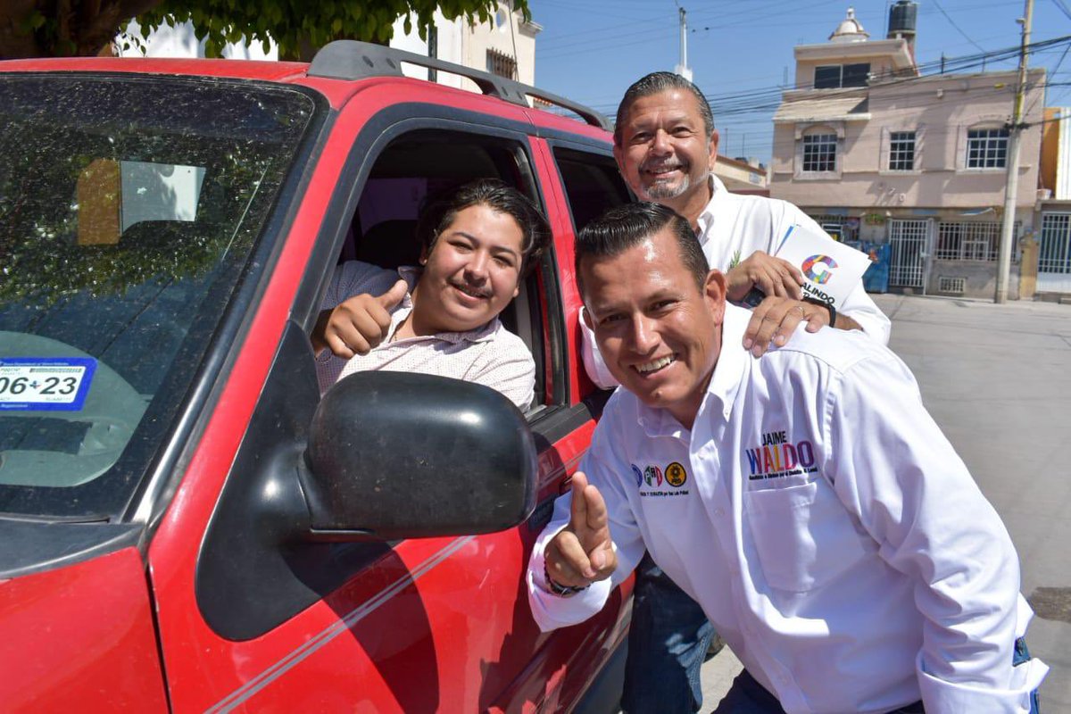 octaviopedroza's tweet photo. Recorrimos María Cecilia!!  Continuamos moviendo conciencias y conquistando voluntades. 🙏🏻🔵 @JaimeWaldoSLP https://t.co/AnnCsNAetx