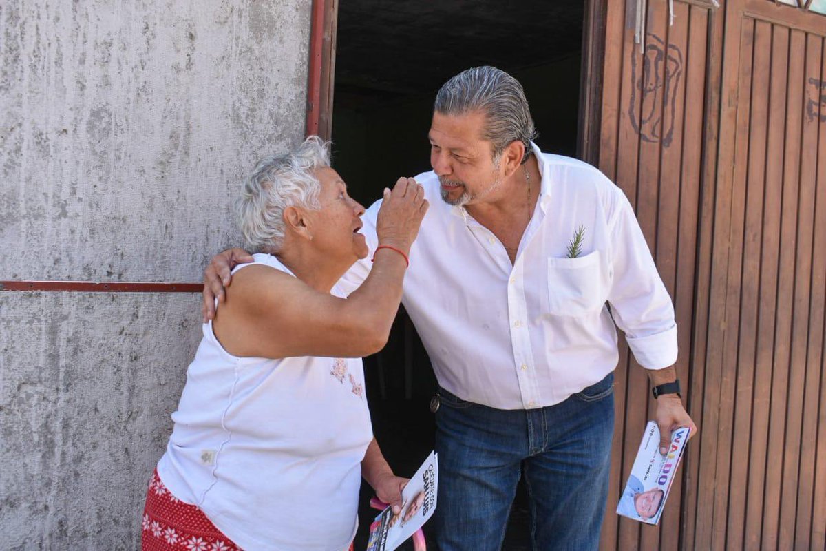 octaviopedroza's tweet photo. Recorrimos María Cecilia!!  Continuamos moviendo conciencias y conquistando voluntades. 🙏🏻🔵 @JaimeWaldoSLP https://t.co/AnnCsNAetx