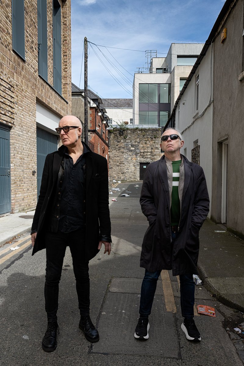 Two dodgy geezers, scholars of #psychogeography Drs of Drudge, coming soon to a rubbish-strewn laneway near you. @ItsTheProngs #postpunk buttonfactory.ie/shows/2024/5/3…