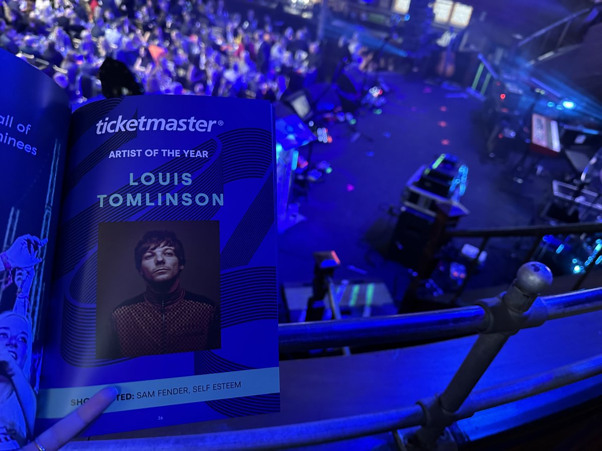 📸| Louis en el libro de ganadores que se entrega a los invitados en los Northern Music Awards. – via tammy28x