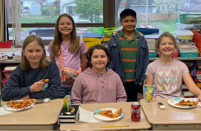 CityDover's tweet photo. 👏 Congratulations to the four hardworking students from Mrs. Bond's class at Dover Avenue who hit their AR goals for the third nine weeks. 🍕 They celebrated their achievement with a delicious pizza party. Way to go, Tornadoes! 🌪️ #wearedover #thedoverdifference https://t.co/r8gF76lJox