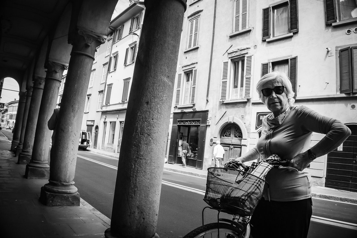📍 Bergamo    

#estoesloqueveo
#streetphotography
#Italia 🇮🇹

📆 2020

📷 i.mtr.cool/sjczsppbas