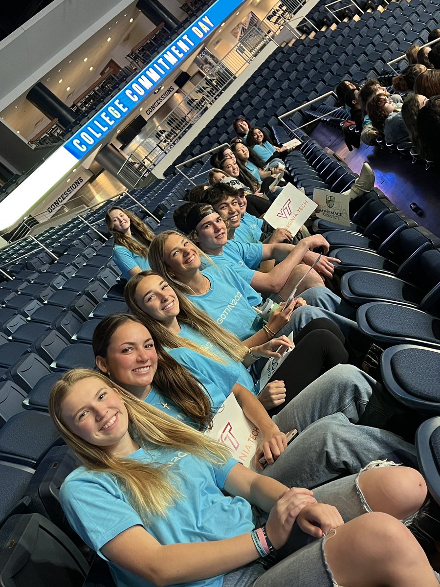 KellamCounselor's tweet image. Beautiful day to bring some @KellamHigh students to the @AccessCollegeFd Day!!! Always a good time! 💙🩵
🖤💛🖤💛