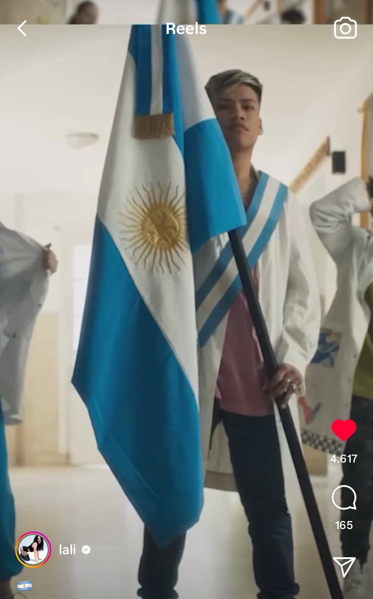 Lali subió un fragmento de Laligera en donde muestra la escuela pública. Siempre de este lado, es enorme 🤍 #MarchaUniversitaria #EducacionPublicaSiempre