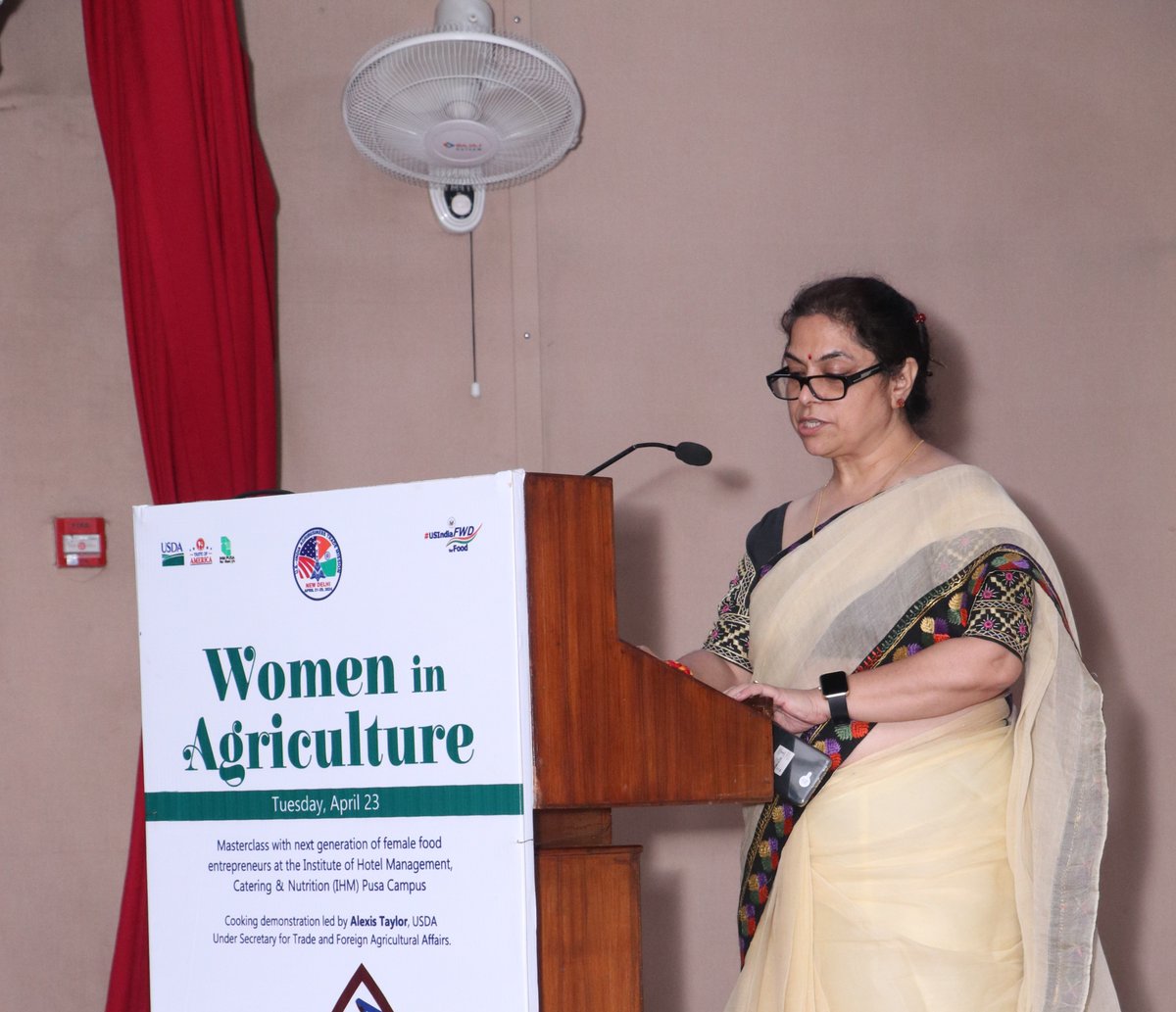 Day 2 of the @USDA #AgTradeMission to India brought much inspiration as #WomenInAg from 🇺🇸 & 🇮🇳 came together for lunch & conversation. Female entrepreneurs and agribusiness owners dished out success stories & shared their goals for advancing female empowerment in agriculture.