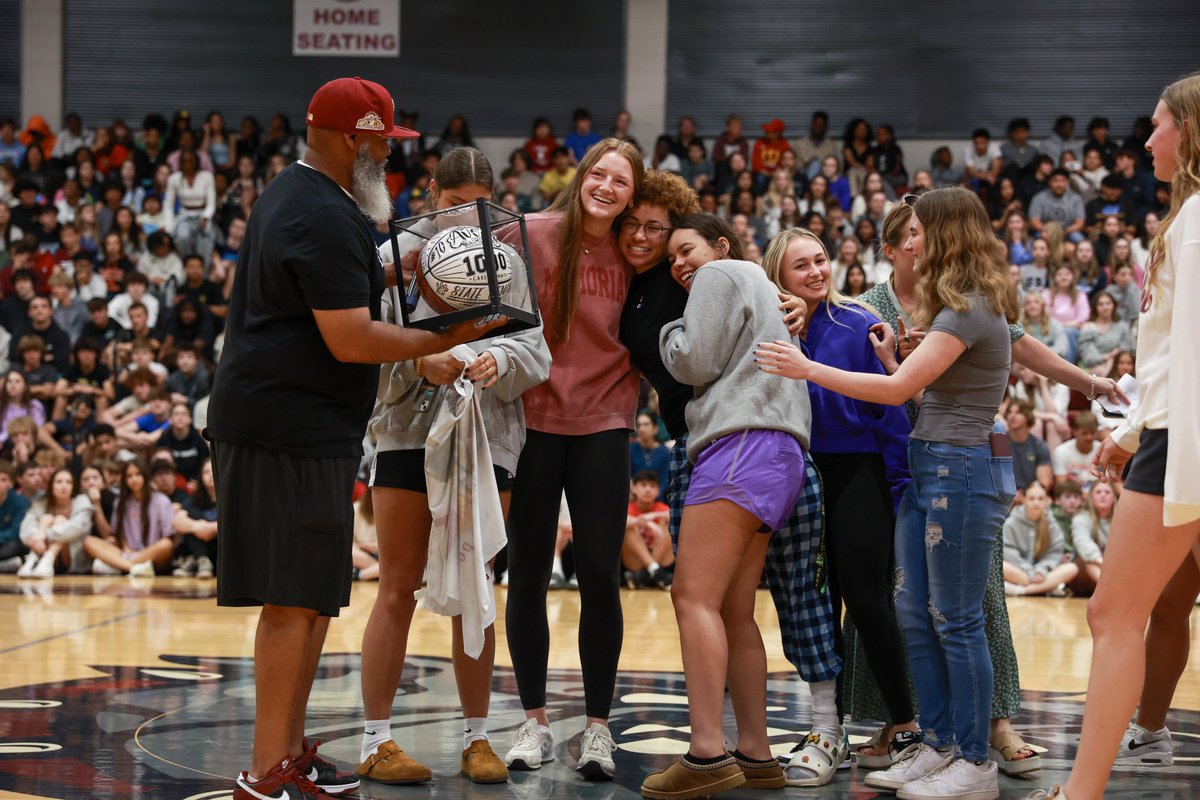 Edmond Memorial Girls Basketball tweet media