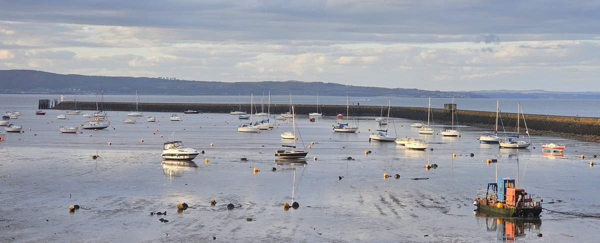 A sure sign that Spring is here is when the @RoyalForth and @ForthCorinthian put their boats back into Granton Harbour.