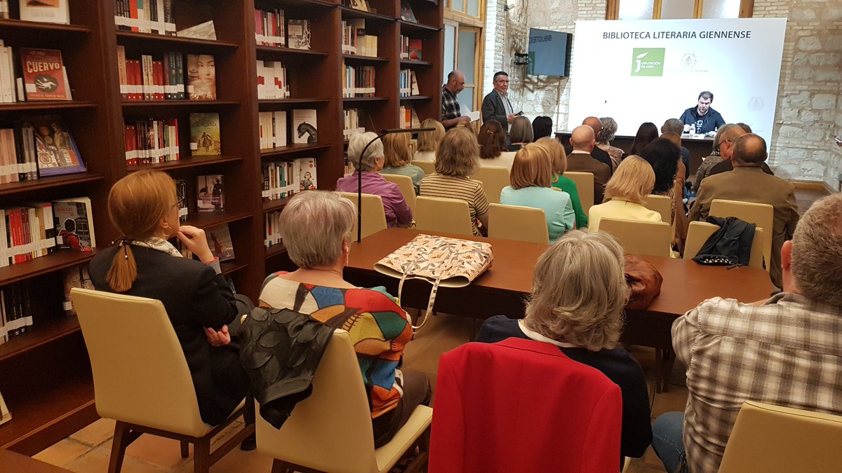 📑La Biblioteca Literaria Giennense acoge el recital poético ‘Jaén a través de los versos’. 🖊️El IEG de @dipujaen colabora con el Grupo Literario Oliversando en la celebración de este encuentro organizado con motivo de la celebración del Día del Libro.