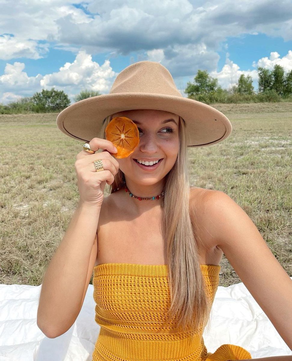 🌈 This is your sign to drop everything and have a picnic! It's #PicnicDay and we're ditching the indoors for some fresh air, good company, and of course, THE SNACKS! 🧺🍎☀

#rindsnacks #picnic #picnicparty #dateideas #forthegirls #picnicinspo #picnicdate