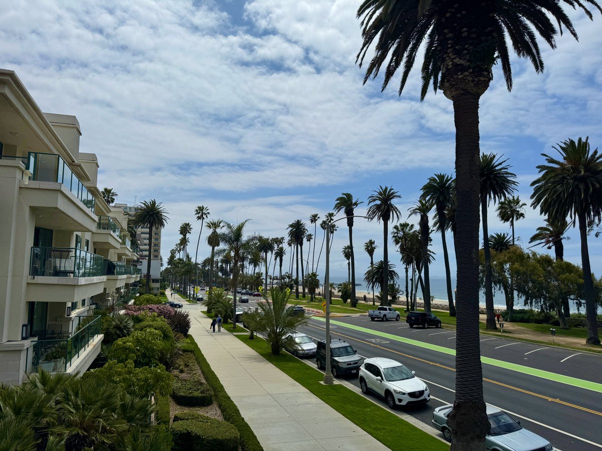 Santa Monica #Weather: Cloudy with a chance of sun High of 65° Clearing after 3pm 🌴🎡🏄🏾‍♀️ 🇺🇦 #California #cawx #beachlife