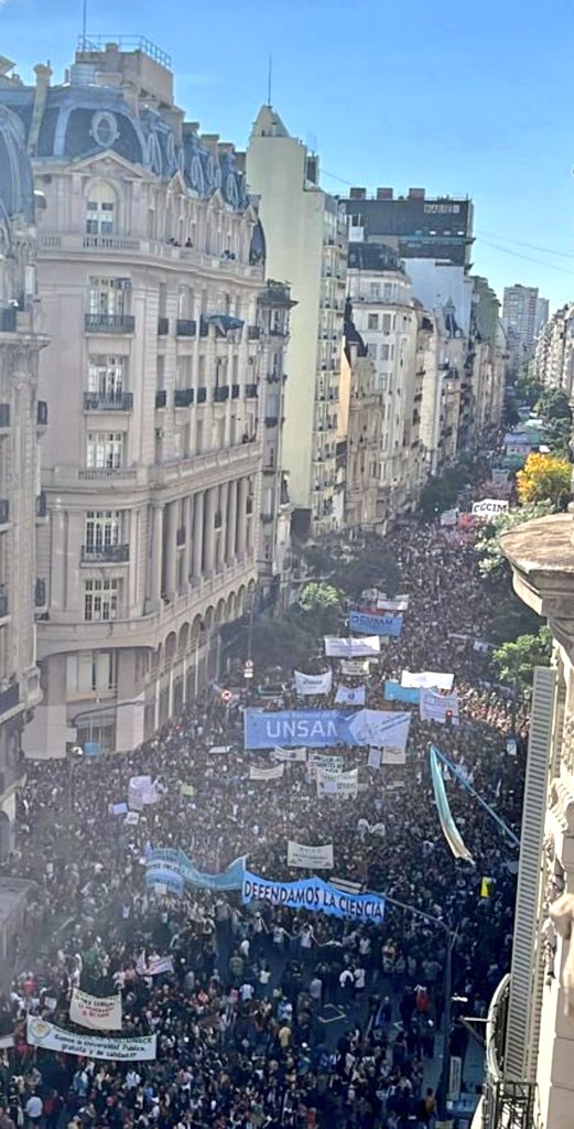 feroli24's tweet photo. Lástima el protocolo antipiquetes... https://t.co/DHwkQqGHnp