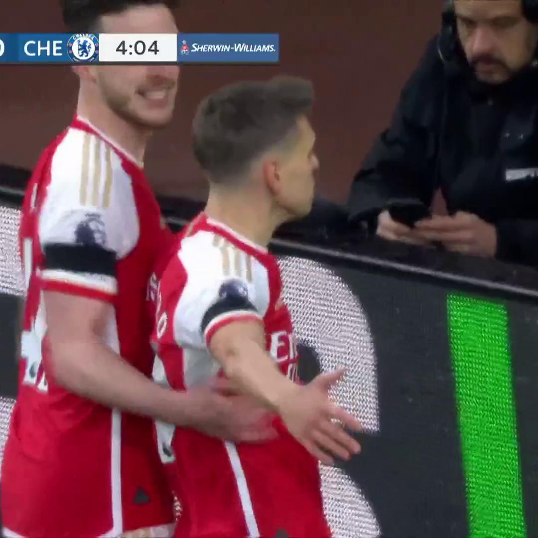 ARSENAL STRIKE IN A FLASH. 💥Leandro Trossard puts the Gunners in front just four minutes into the match!📺 @USANetwork | #ARSCHE