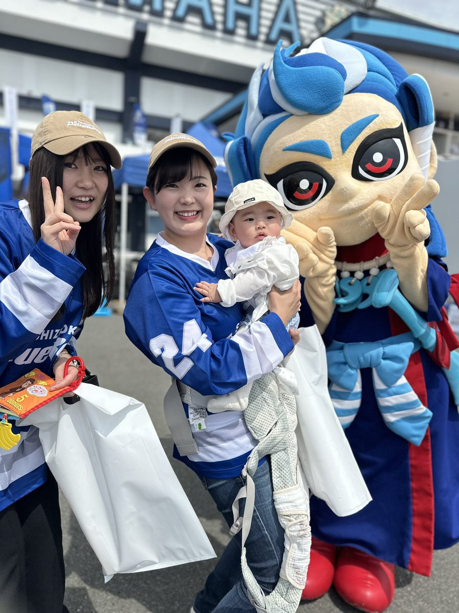 bluerevs's tweet photo. 🔥#リーグワンマスコット総選挙 🔥
いよいよ本日4/24(水)からスタート！！
#レヴズくん への投票よろしくお願いします🗳️🌟

1️⃣↓のリンクから毎日1票投票🗳️
https://t.co/zqY71sNrfJ

2️⃣ラグビーリパブリック(@RUGBY_REPUBLIC )のアカウントから投稿される #レヴズくん のポストをリポスト♻️※4/24(水)16:00予定

レヴズくん、一緒に頑張りましょう💪👦🏻⚔️💙
#静岡ブルーレヴズ