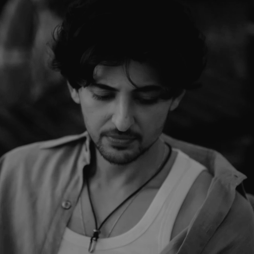 DarshanRavalOfc's tweet photo. GOOD #TuHai MORNING 🌞

Every blue family member who is having to wake up early due to a hectic schedule, start your day with @DarshanRavalDZ's current blissful track to boost your morning mood 💙

Believe in yourself. Things will start to get better and easier, one day!🫰🏻🪻 https://t.co/aJpozjOXh3