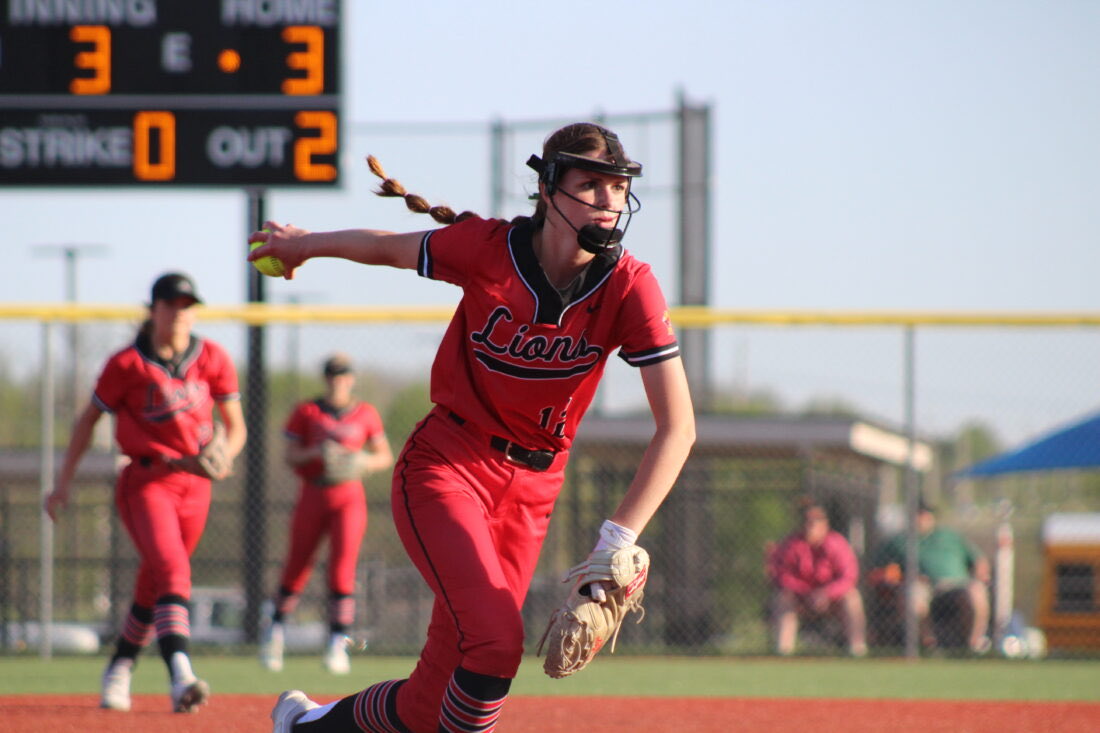 Have a day, Keira Norris! The sophomore dealt 9 K’s on 10 hits to lead @LHSlionsoftball past Mill Valley 9-5 on the road. Ten total hits by LHS, including 3 RBI by Lydia Folks (2-3). #kspreps