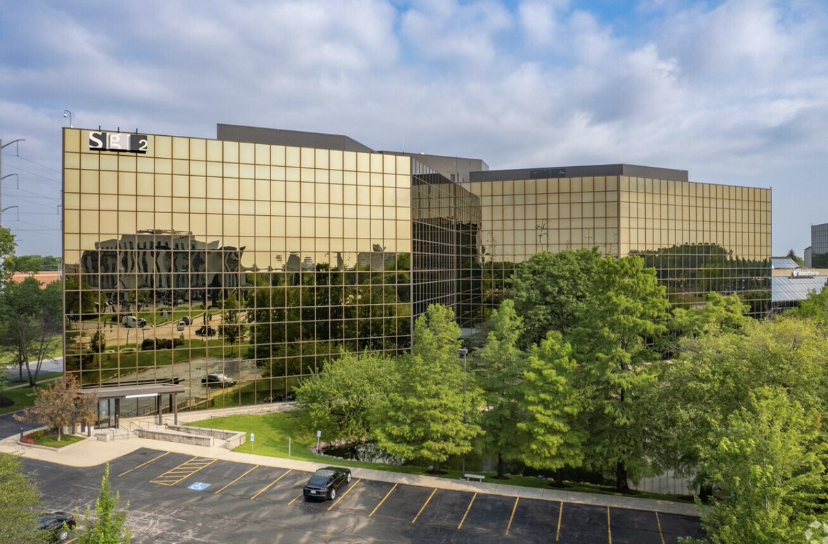 JUST IN: An office complex in Skokie Illinois sells at a brutal 88% 'discount' It was purchased for $64M in 2007 It just sold for $7.9M or $22 per SF It will be redeveloped into a 245 unit apartment complex For the latest updates on commercial real estate just like this, make