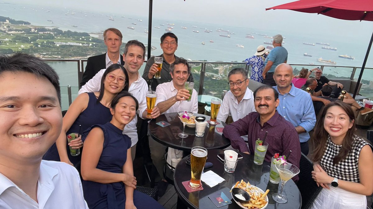 Amazing time atop Marina Bay Sands with our international faculty and the #SPRinT team at the 2nd SPSOC this year! @ChiaClaramae @alarjosan @somusp9 @JohnnyOngCA @mingzhe @JaneSeo21 @dr_mohammadyami @glehenolivier @brianbadgwell @SKusamura @ISSPP1 @PSOGI_EC #SPSOC #SingHealth
