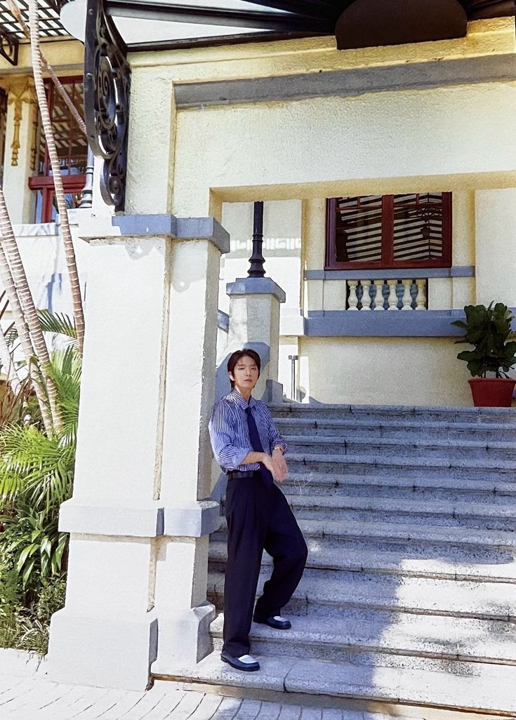 MemoirExplained's tweet image. Foto depan kantor, be like.