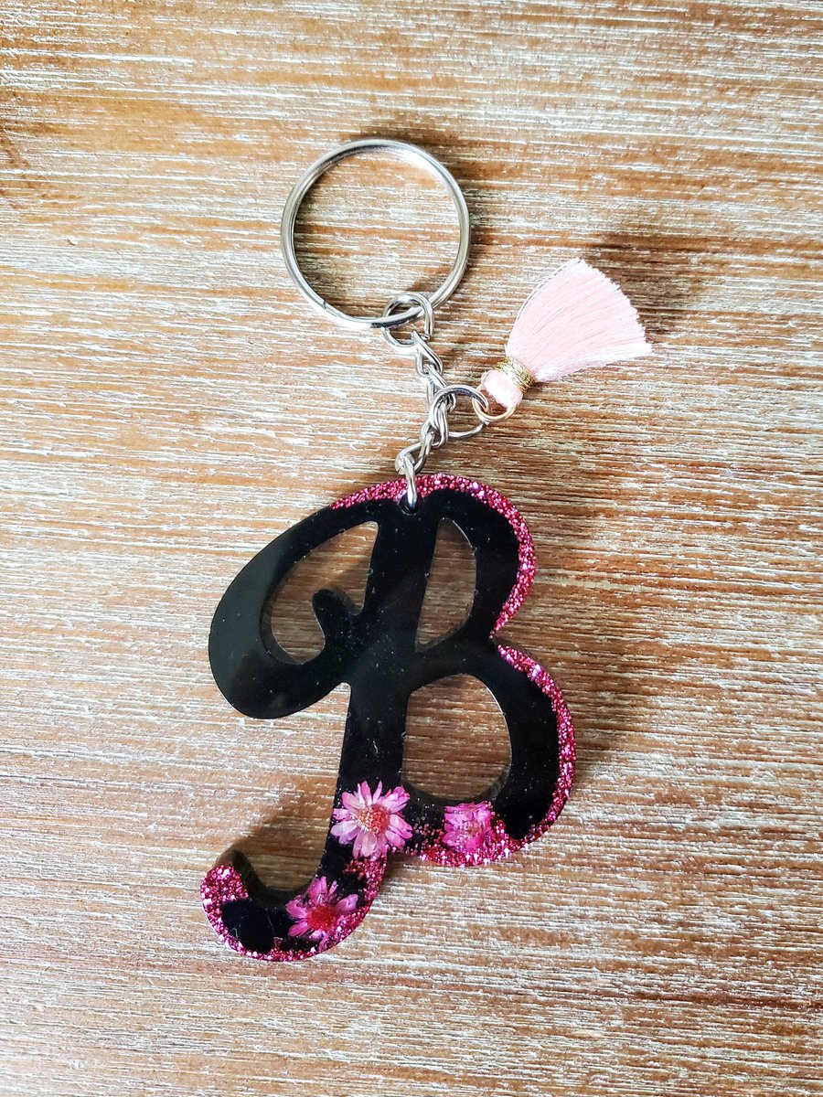 Black Initial Resin Keychains 💐🌈
etsy.com/listing/169690…
#EtsySeller #handmadegifts #MothersDayGifts #giftideas #womaninbizhour #SpringVibes #Flowers #resin #keychain #personalizedgifts #uniquegifts #personalized #tuesdayvibe