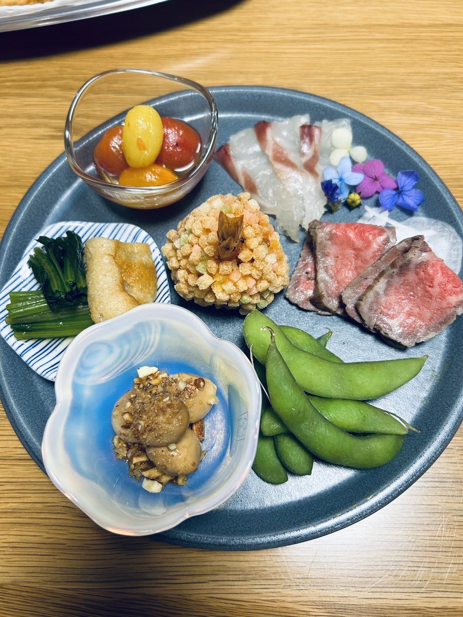 ay_hay_a's tweet photo. きのう長男誕生日でした😘長男の希望もあり今年はハンバーガー🍔

おめでとう🎉 https://t.co/jhvnrrKHyl