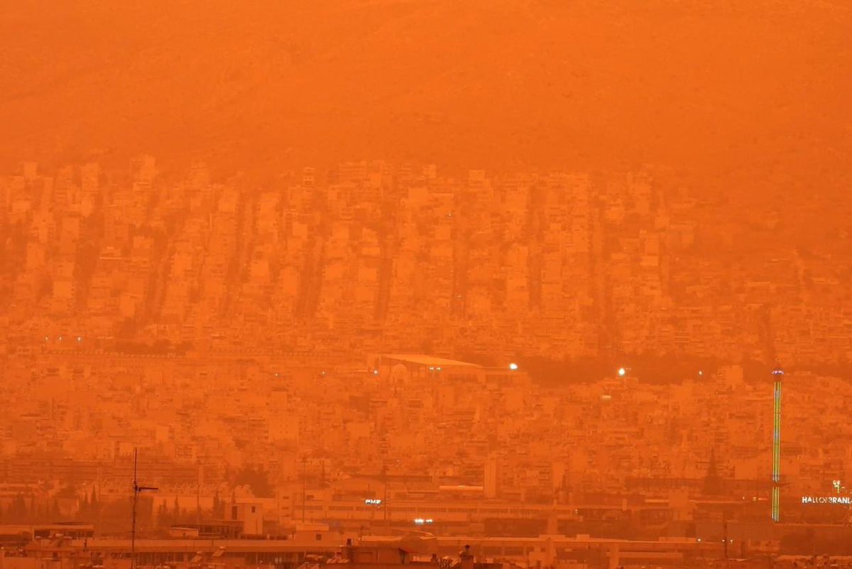 A highly toxic mixture of Saharan dust, pollution, pollen, bacteria and fungi blankets #Athens and turns the city into a Martian landscape. How dangerous for the human body, particularly the respiratory system?! #ClimateCrisis #PublicHealth