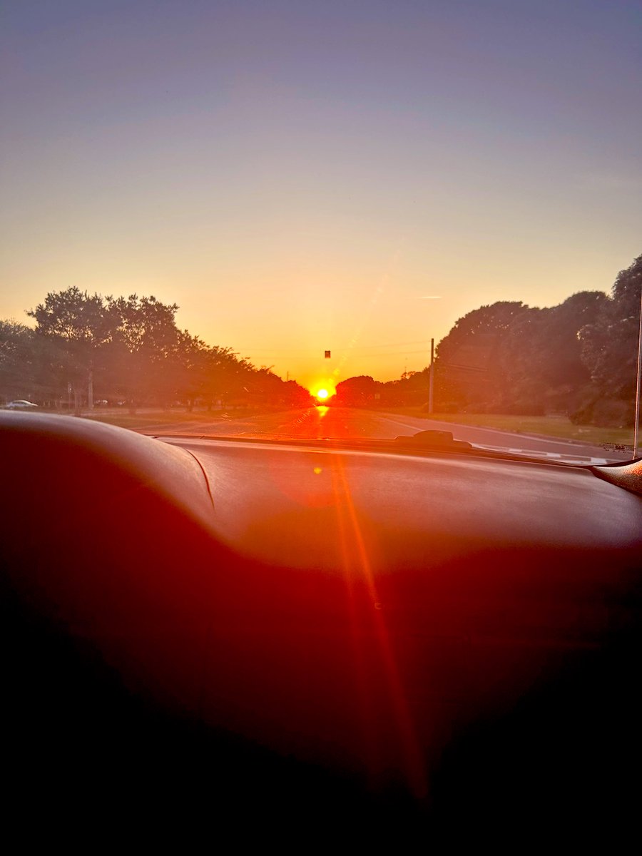 QueenLocd's tweet photo. I just watched the sunset on a evening ride and it was magical ☺️ https://t.co/iOG1EkteKR