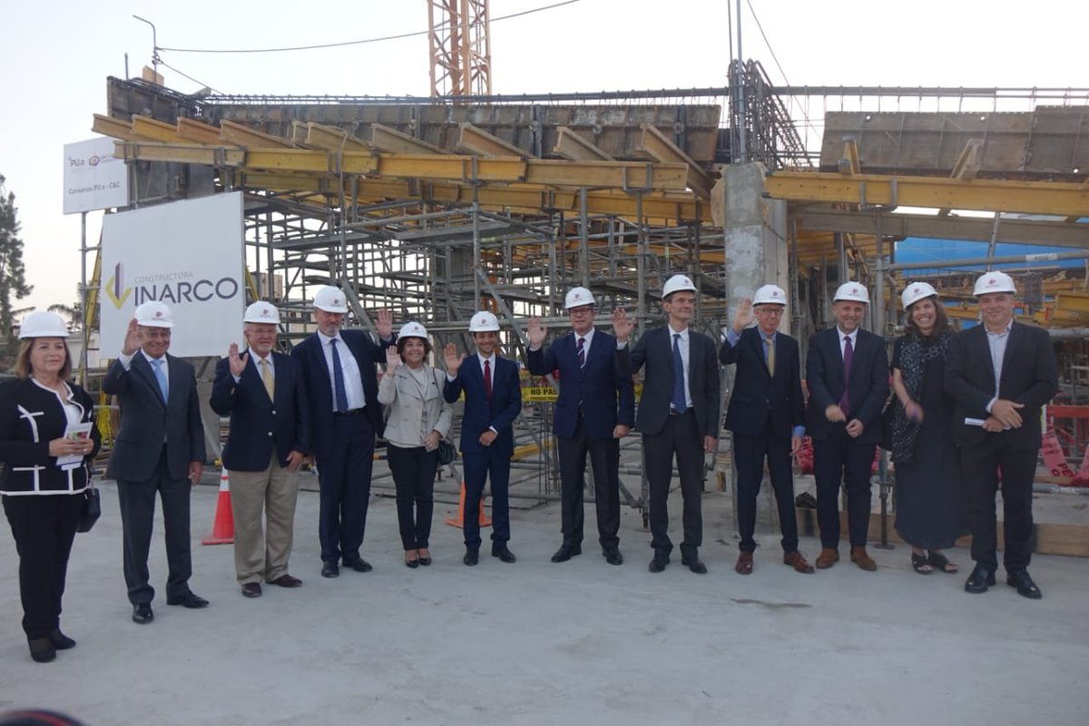 ✅El ministro de Educación, Morgan Quero, participa en la ceremonia de colocación de la primera piedra para la construcción de la moderna infraestructura del Colegio Franco Peruano de Surco, que este año celebra su 74.° aniversario de creación institucional.
