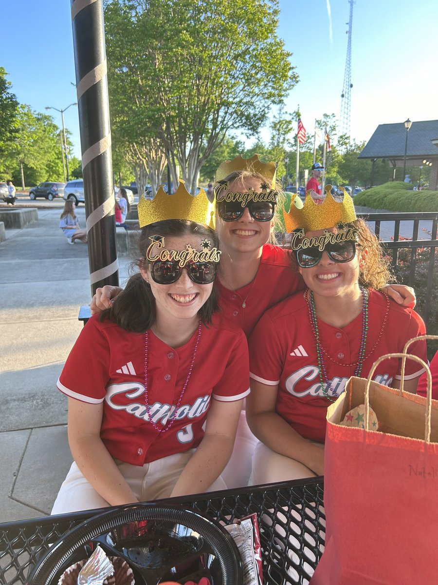 LadyDiamondCougs (@charcathsb) on Twitter photo We celebrated our Seniors with a 2-0 win against East Meck #SeniorNight2024 <a href="/CCHSCougarNews/">Charlotte Catholic</a> We celebrated our Seniors with a 2-0 win against East Meck #SeniorNight2024 <a href="/CCHSCougarNews/">Charlotte Catholic</a>