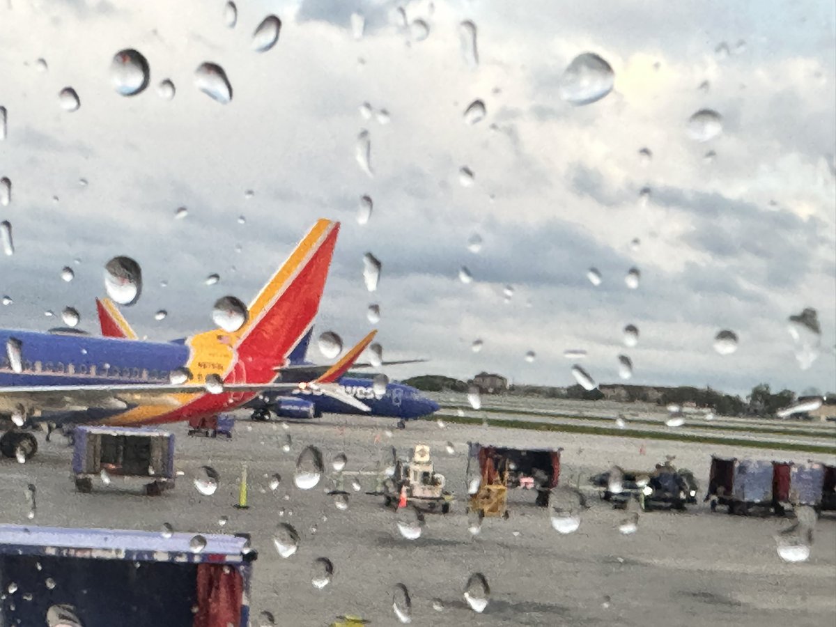 indiansocrates's tweet photo. @swa rains in dusky Chicago https://t.co/rn0CSPTlnH