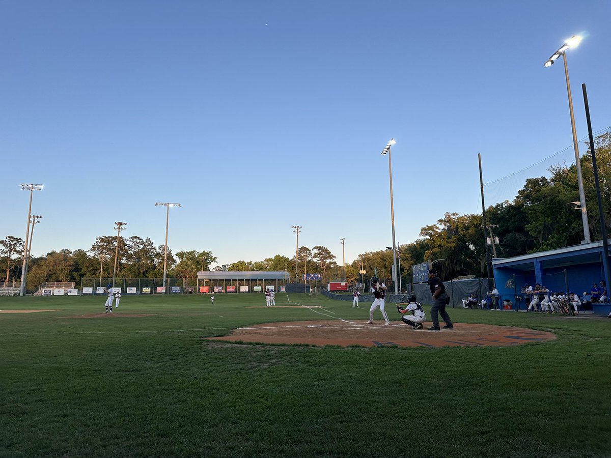 clairedean31's tweet photo. At the end of the 4th inning, the Eagles lead the Blue Wave 2-0. #oakhallbaseball #oakhalleagles #oakhallathletics https://t.co/il3HEO78Op