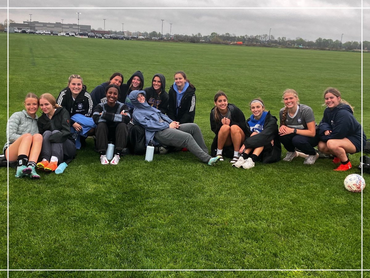 07G Red end training early tonight to support 09G Red in a big league game tonight! Rain won’t stop these girls from showing their #FireFamily some love and support. #FireSupportingFire #Development