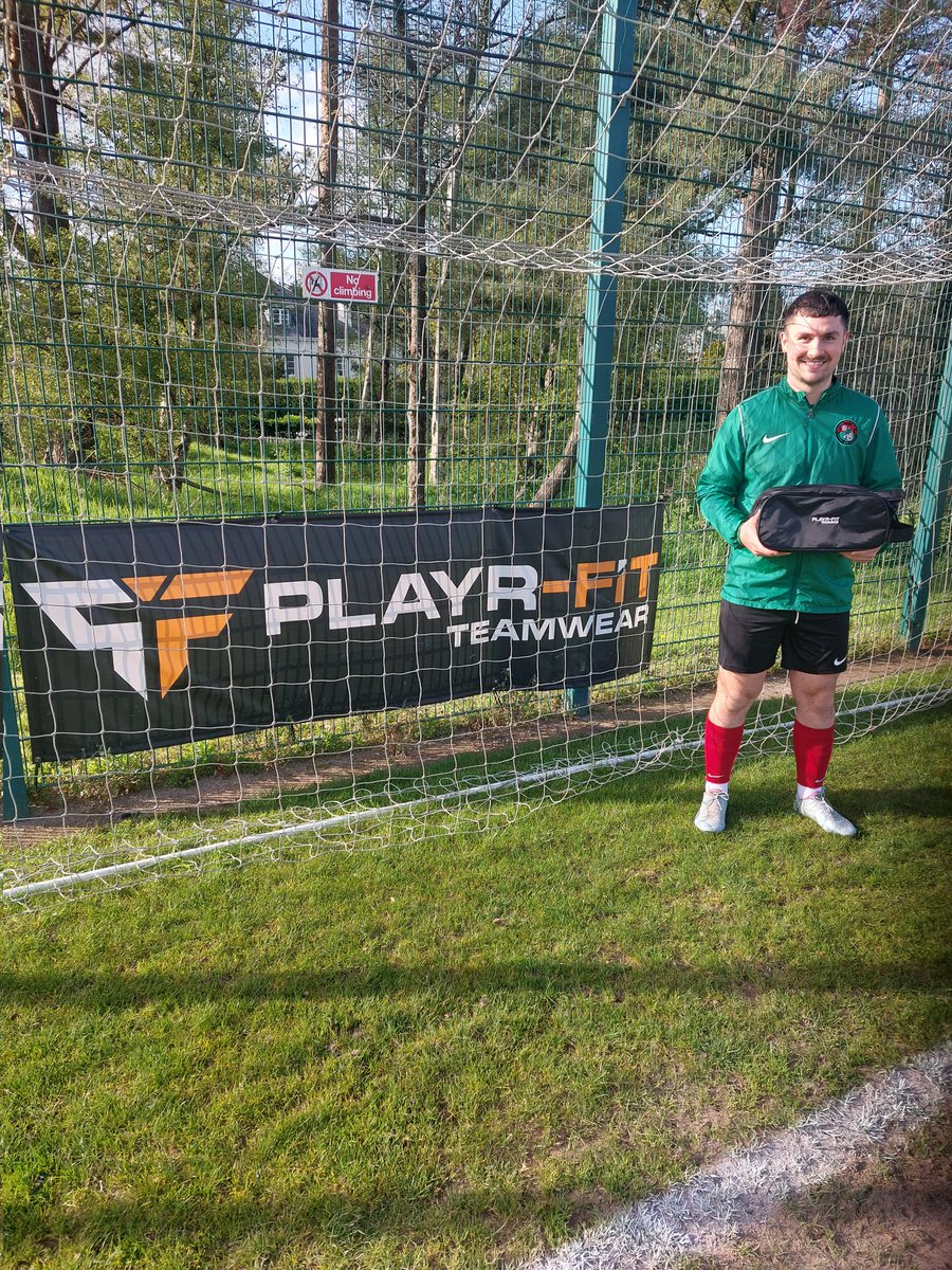 Two more PSNI FC players received their goody bags from @PlayrFit for winning @OfficialNIFL PIL player of the week earlier in the season. Kyle McCleery and Henry Capper now join Tim Millar-Wilson. Not bad considering we finished bottom of the three NIFL leagues!!