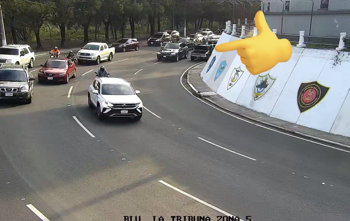 Picop con fallas mecánicas en curva atrás de Tribuna Militar zona 5

#TransitoGT #TraficoGT #PMTGuatemala #InformacionGT #NoticiaGT #AmilcarMontejo #VialGT #MovilidadGT