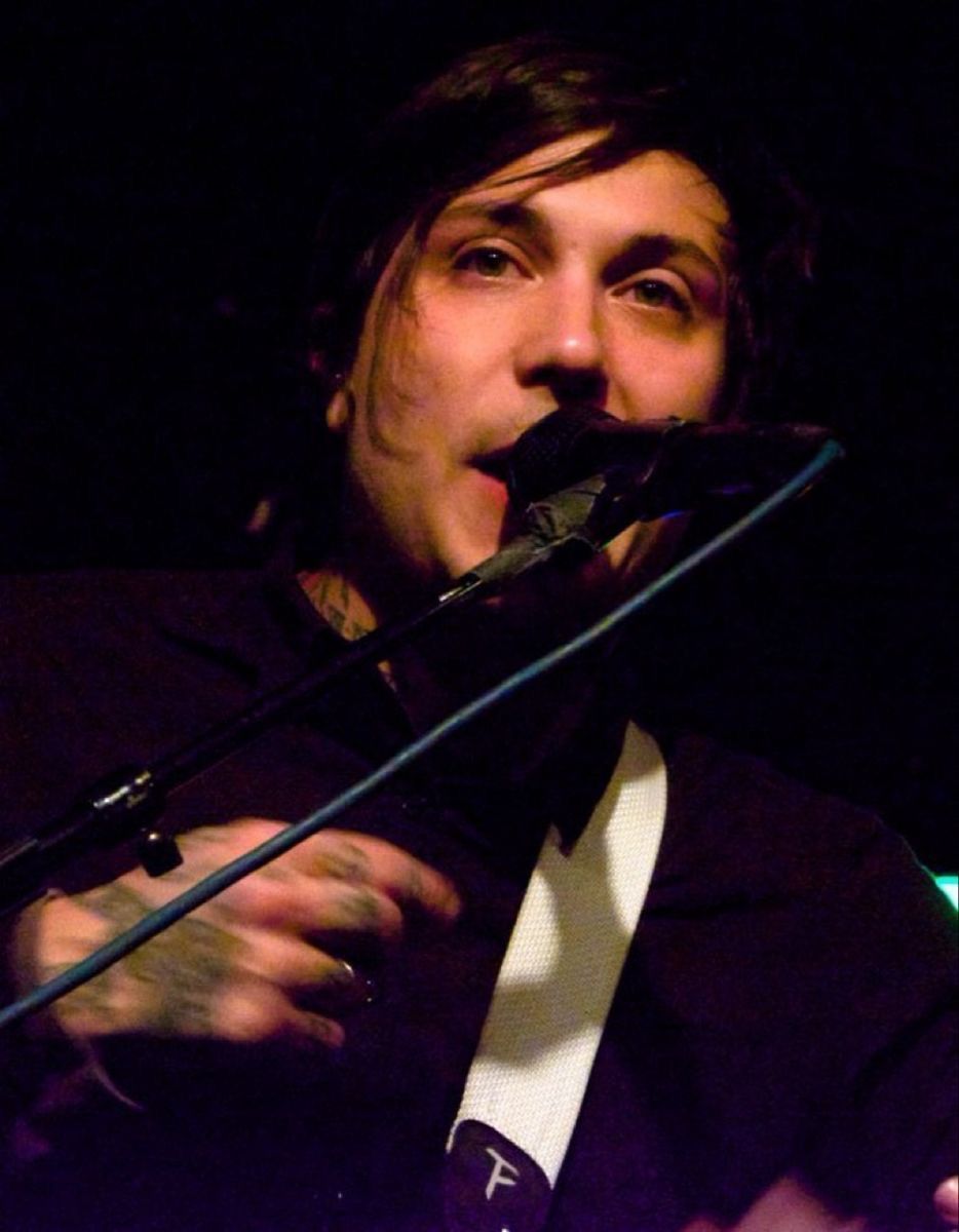 Frank Iero Hourly (@frnkierohourly) on Twitter photo 2024-04-24 00:00:10