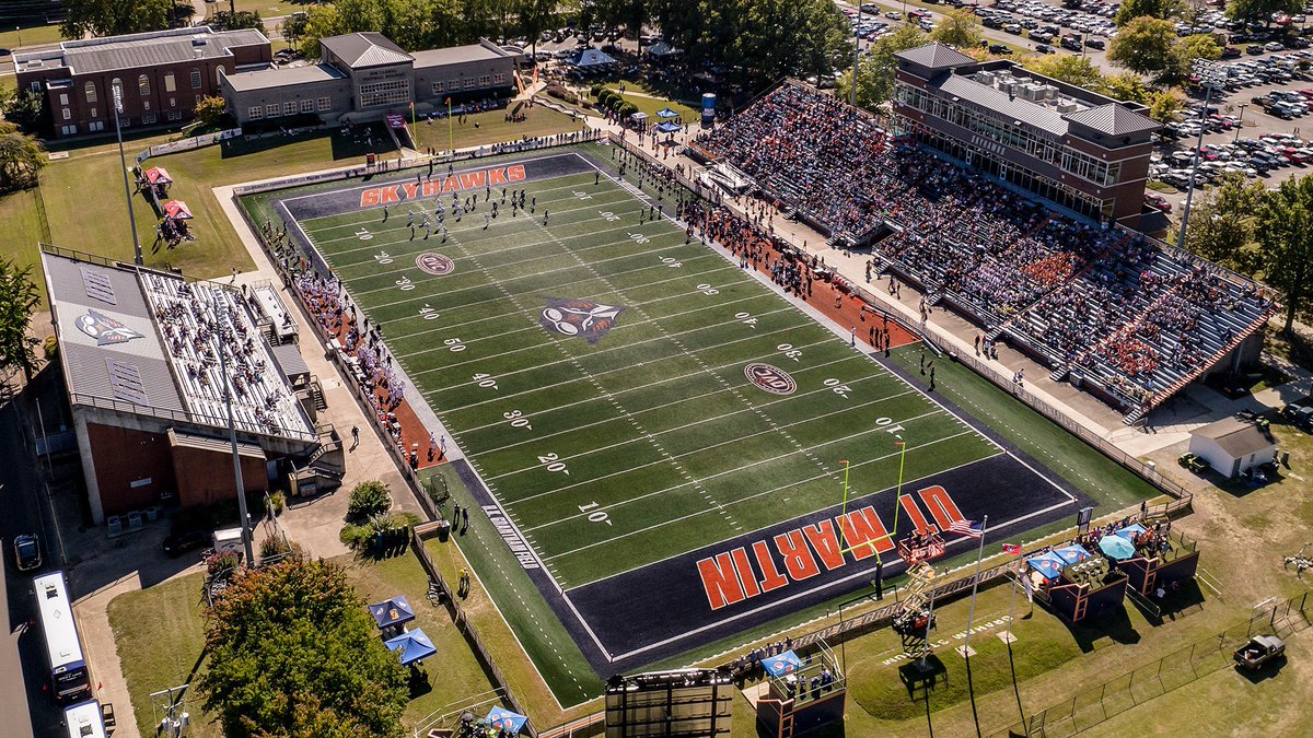 After a nice talk with @coachTJ_UTM I am blessed to receive my 10th D1 offer from @UTM_FOOTBALL ! #blessed