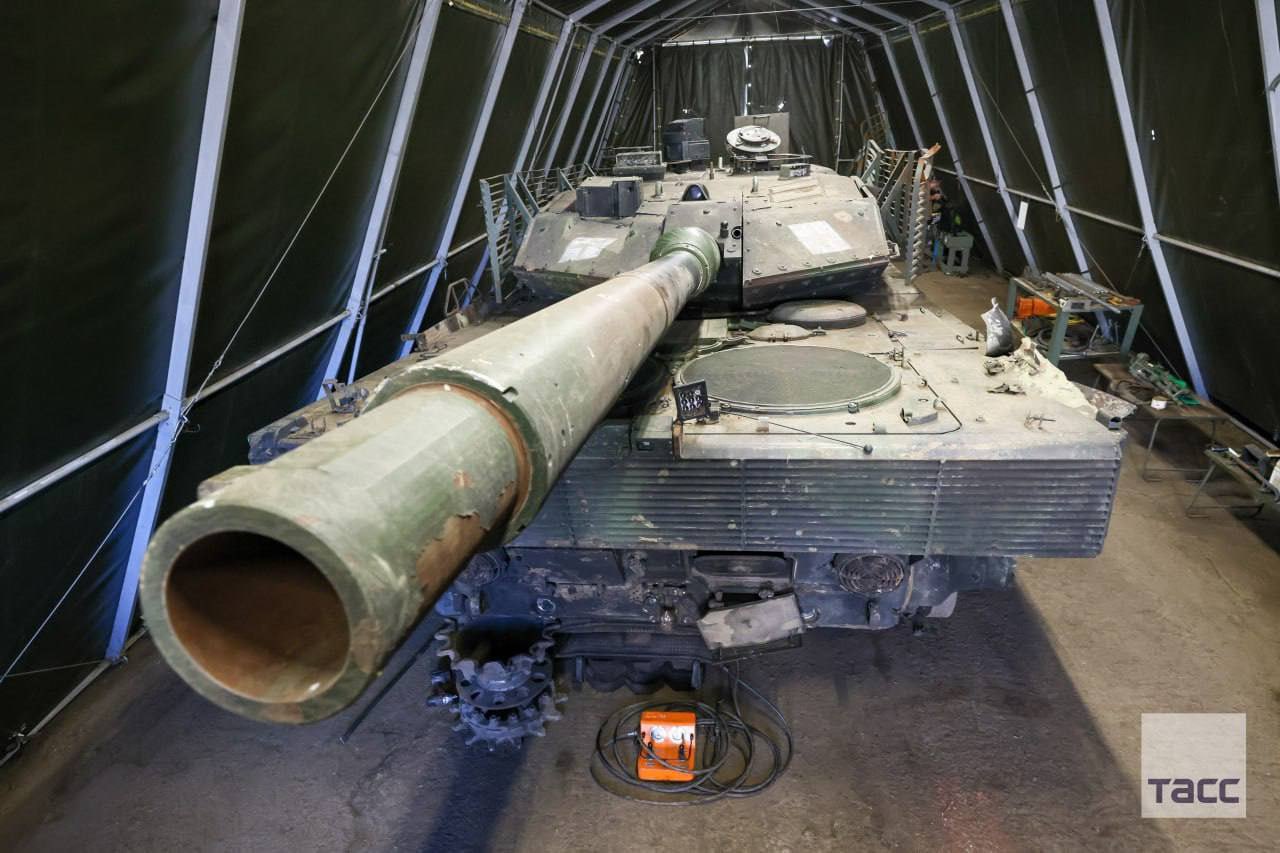  دبابة Leopard II في خدمة الجيش الاوكراني في الحرب الروسية - الاوكرانية  - صفحة 14 GL435BGWsAAkcT1?format=jpg&name=large