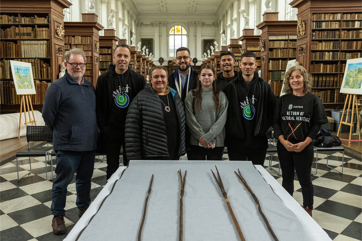 This week the La Perouse Aboriginal community was reunited with four spears taken in 1770. We're honoured to work with the community & assist in the long-term care of the spears as they return. The handover was marked by a ceremony at @TrinCollCam More bit.ly/3UtvuAX