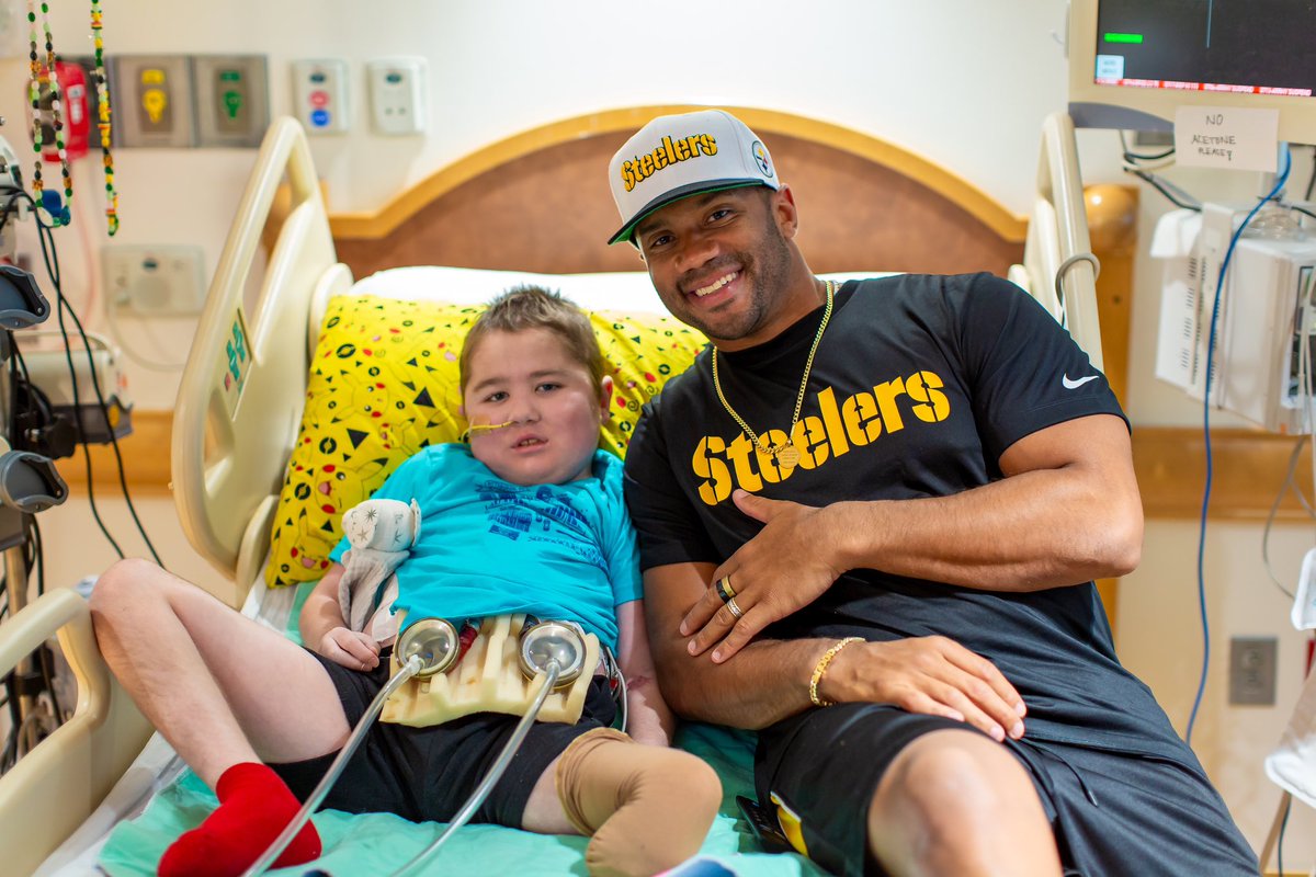 Amazing visit today @ChildrensPGH!!! 
The sweetest kids! Keep fighting! 
Keep overcoming! 🖤💛