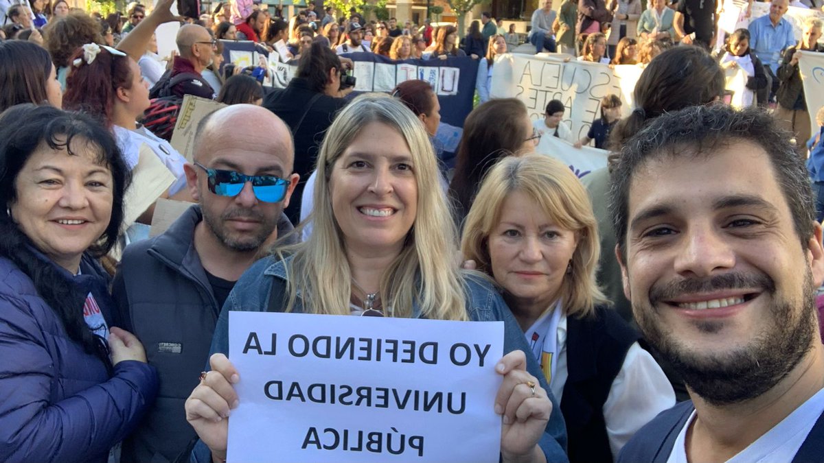 marcelaaleconti's tweet photo. ¡En la lucha por la educación pública! 💪✊🇦🇷 
#MarchaFederalUniversitaria 
#EducacionPublica 
@SergioMassa @MalenaGalmarini @frenovador_perg https://t.co/CFw8tH4hEJ