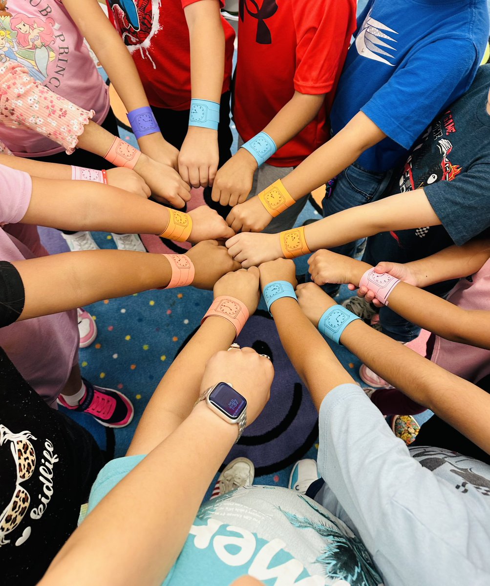 We have been learning about time to the hour and half hour! Today everyone got a “watch” and we went around asking each other “what time is it?” ⌚️ #AlvaradoExcellence