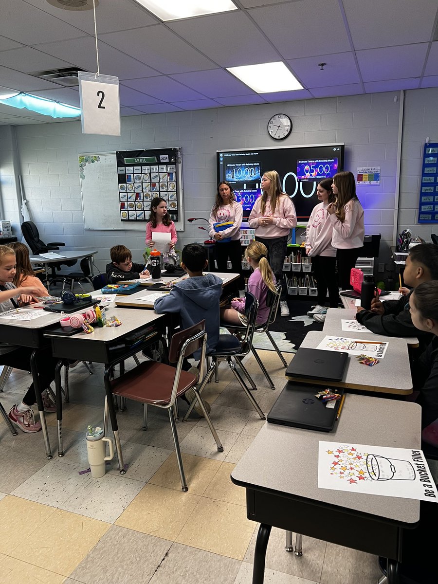 RiverRidge_KCSD's tweet photo. Dixie HS RAK (Random Acts of Kindness) club helped out Monday at RRE. These awesome students taught an SEL lesson in each 2nd & 3rd grade classroom. The students were so excited to have guest “teachers”!
#RREngage @DixieHeightsHS https://t.co/93sEuYkjwj